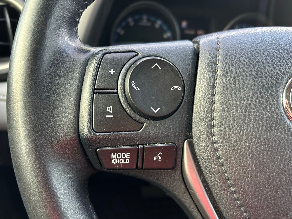 Thumbnail: 2018 Toyota RAV4 - 19
