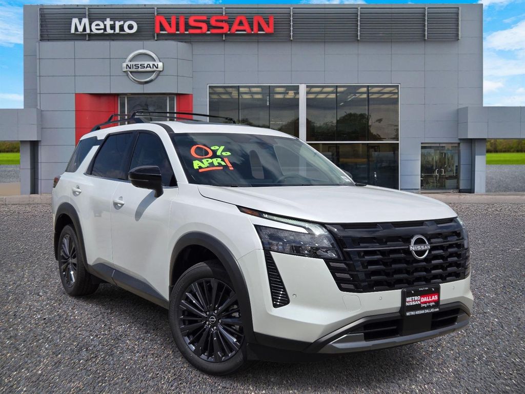 2026 Nissan Pathfinder SL