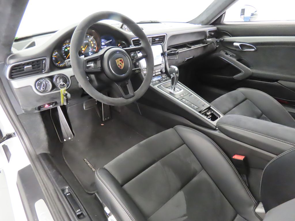 Thumbnail: 2018 Porsche 911 - 4