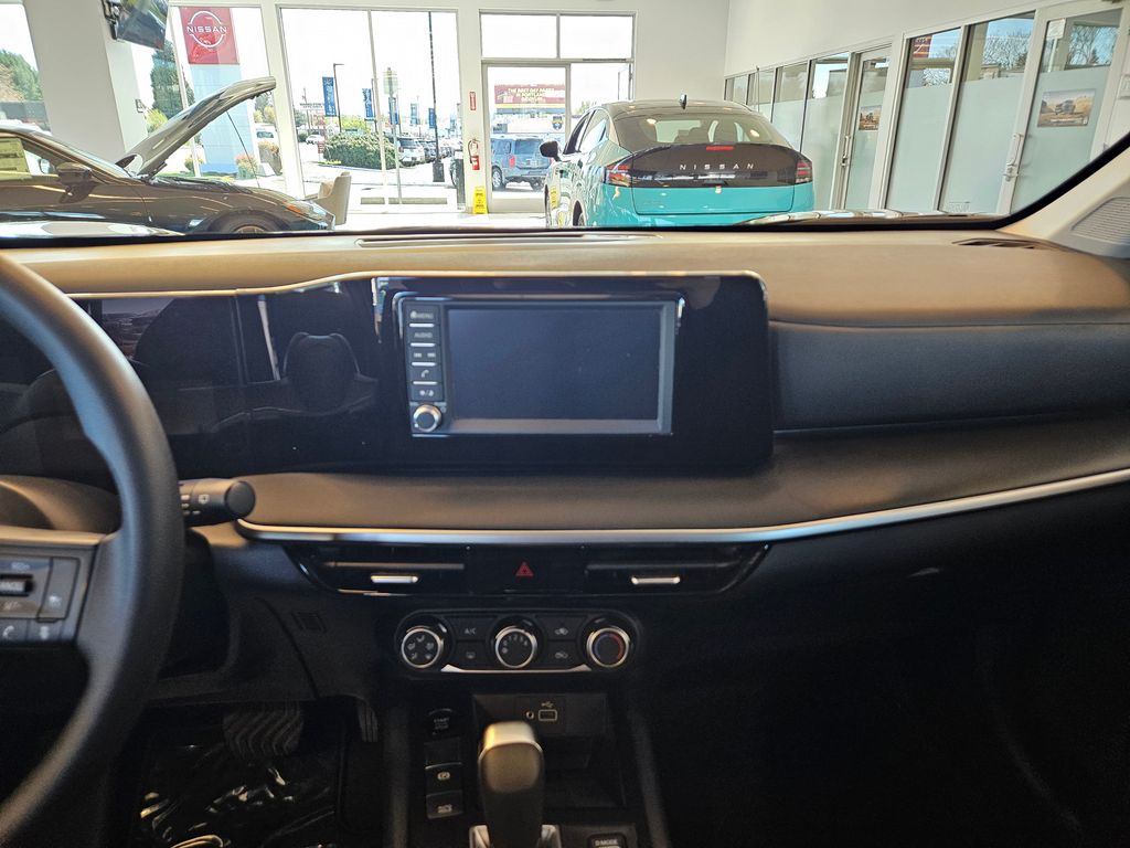 2025 Nissan Kicks S