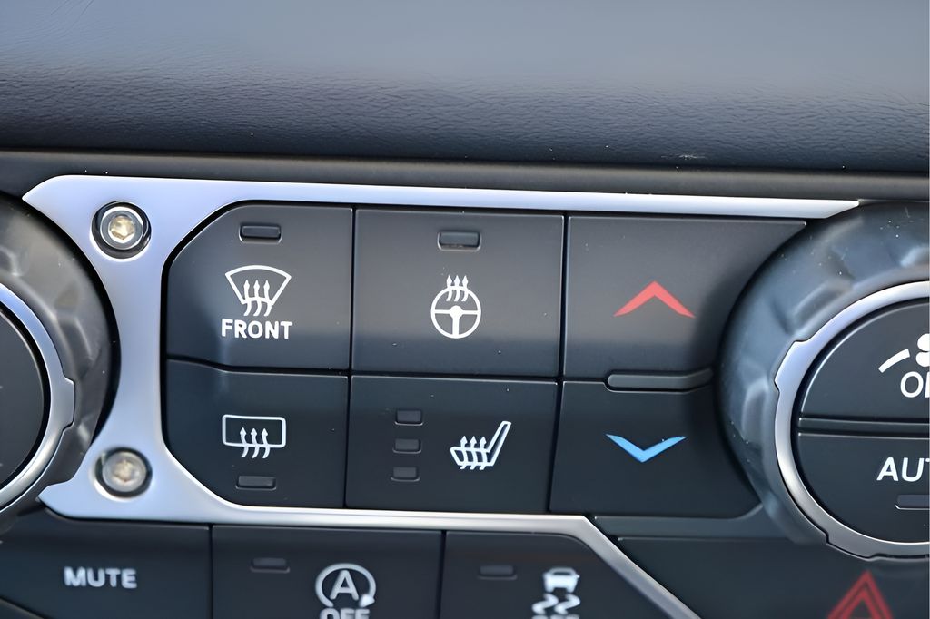 New 2026 White/off-white Jeep Texas Trail image 21