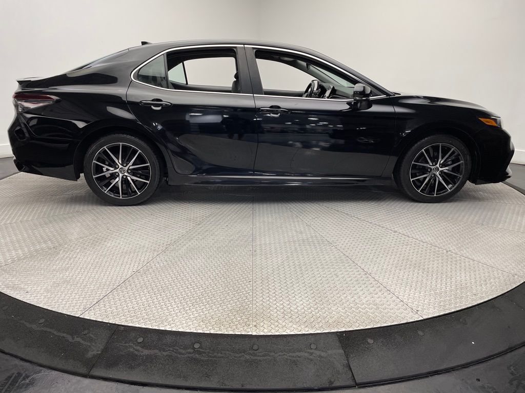 2022 Toyota Camry SE 4