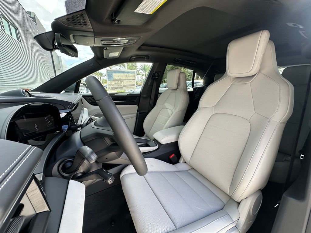 2025 Porsche Macan T 5