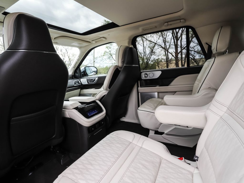 Thumbnail: 2022 Lincoln Navigator - 20