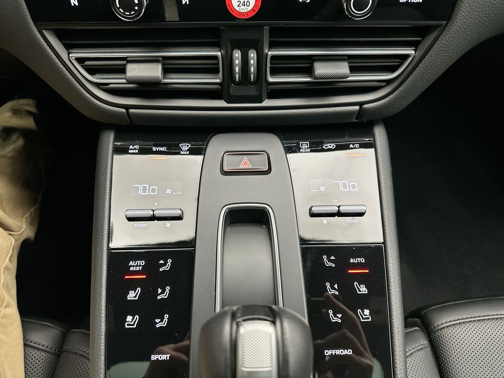 Thumbnail: 2024 Porsche Macan - 13