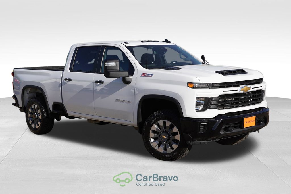 Summit White 2024 Chevrolet Silverado 2500HD Pickup Truck Four-Wheel Drive Automatic