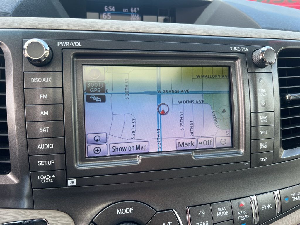 2014 Toyota Sienna XLE 7-Passenger Auto Access Se photo