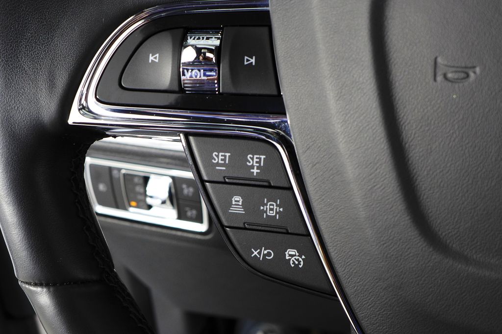 Thumbnail: 2023 Lincoln Navigator - 26