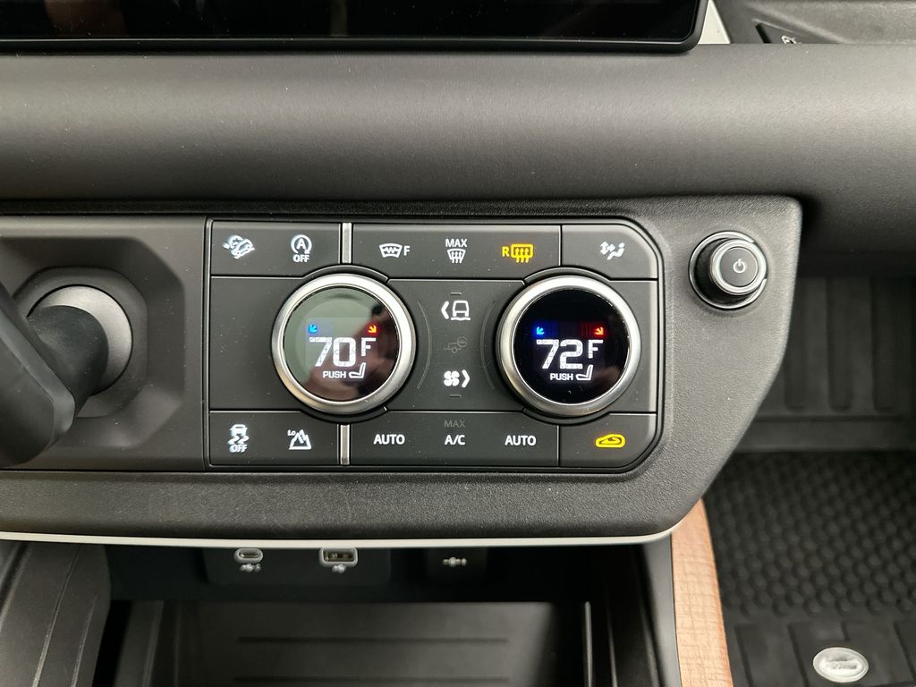 Thumbnail: 2024 Land Rover Defender - 25