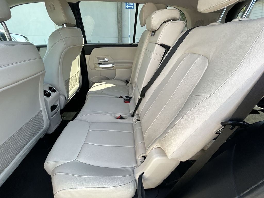 Thumbnail: 2021 Mercedes-Benz GLB - 21
