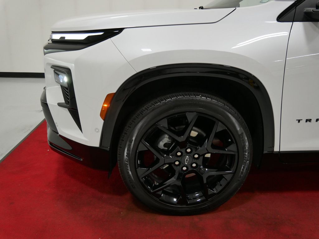 Used 2025 Chevrolet Traverse SUV