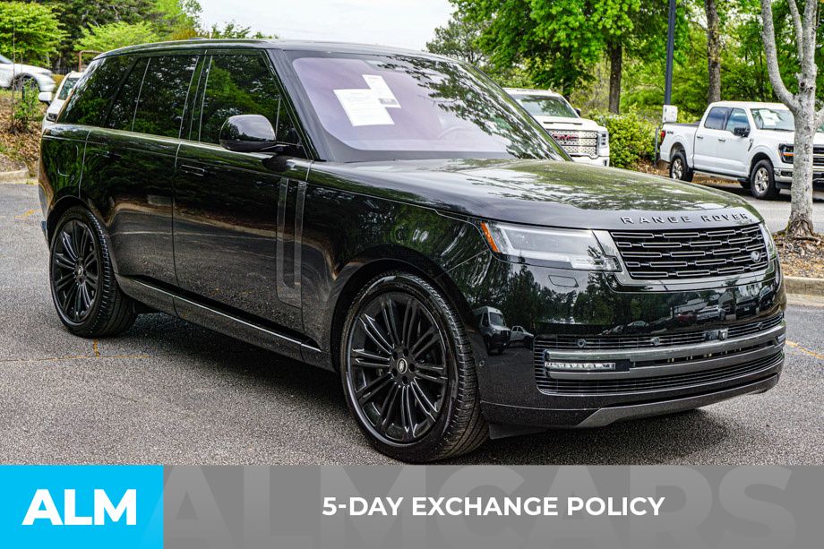 Used 2023 Silver Land Rover SE image 3