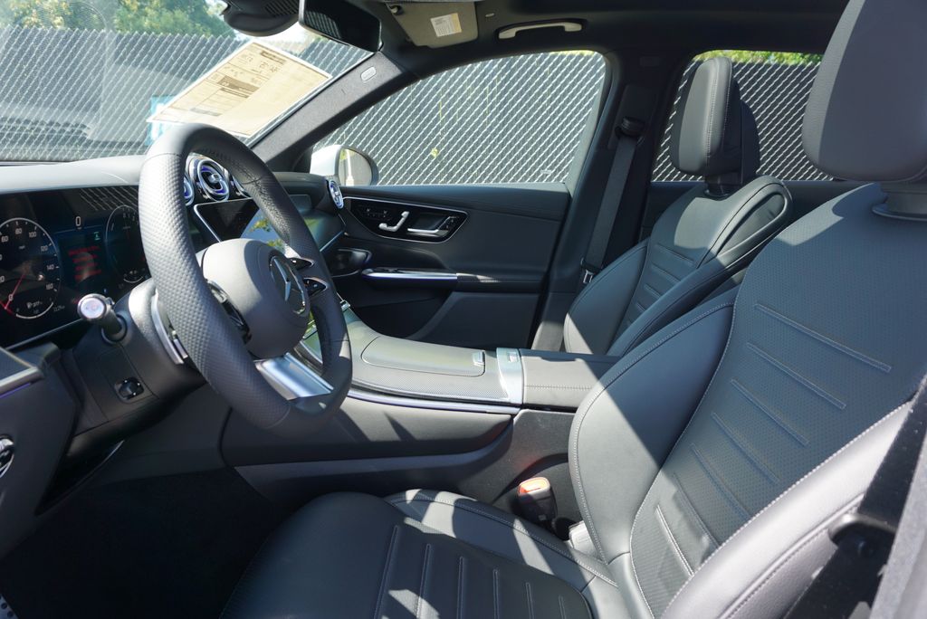 Thumbnail: 2025 Mercedes-Benz GLC - 24