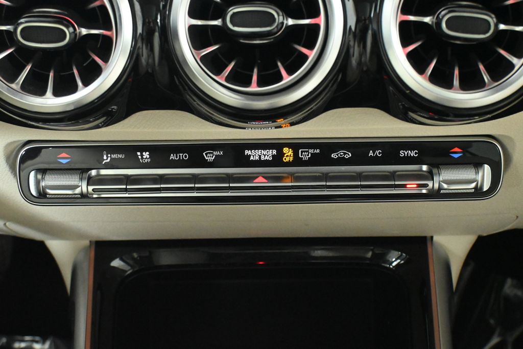 Thumbnail: 2022 Mercedes-Benz GLB - 22