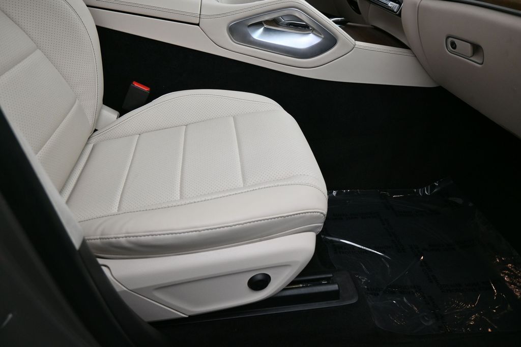 Used 2022 Gold Mercedes-Benz GLE 350 image 46