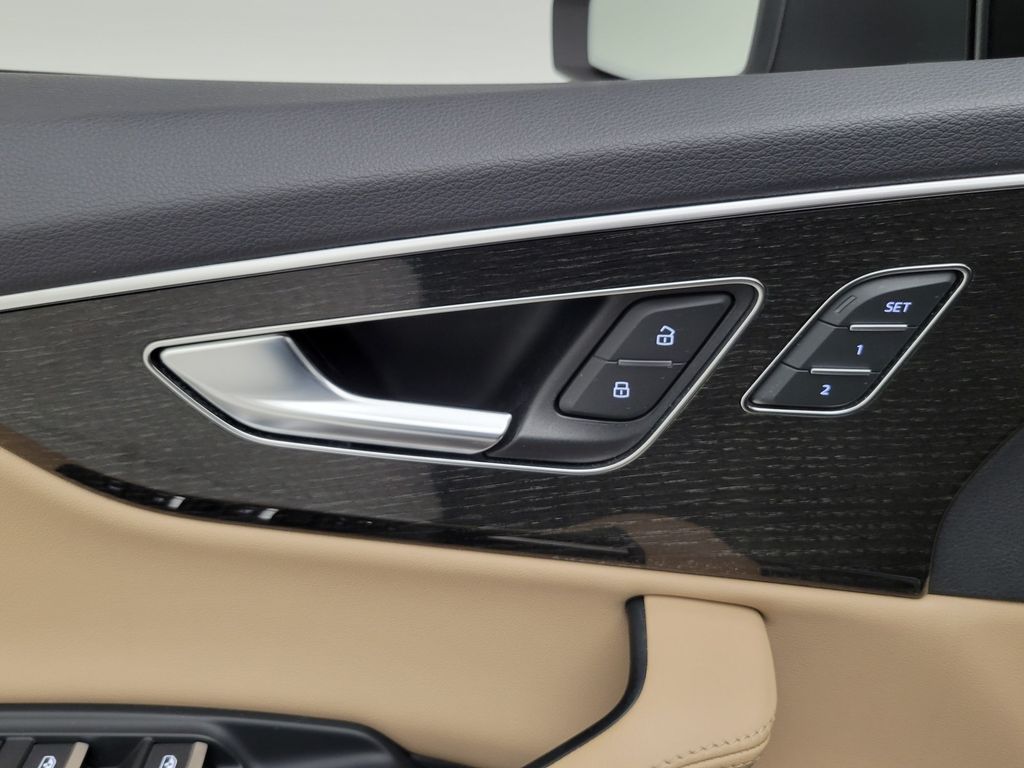 Thumbnail: 2023 Audi Q7 - 31