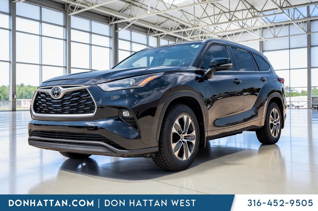  2023 Toyota Highlander XLE FWD   
