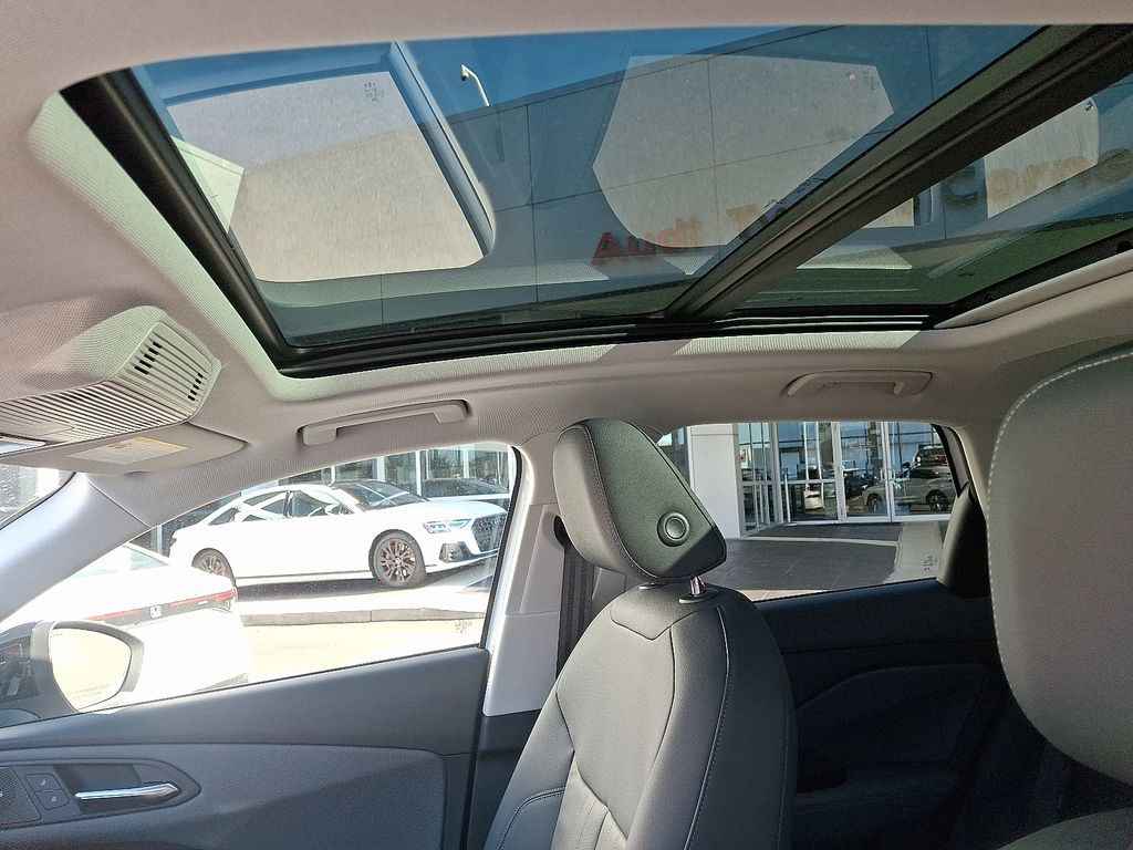 Thumbnail: 2026 Audi Q3 - 11