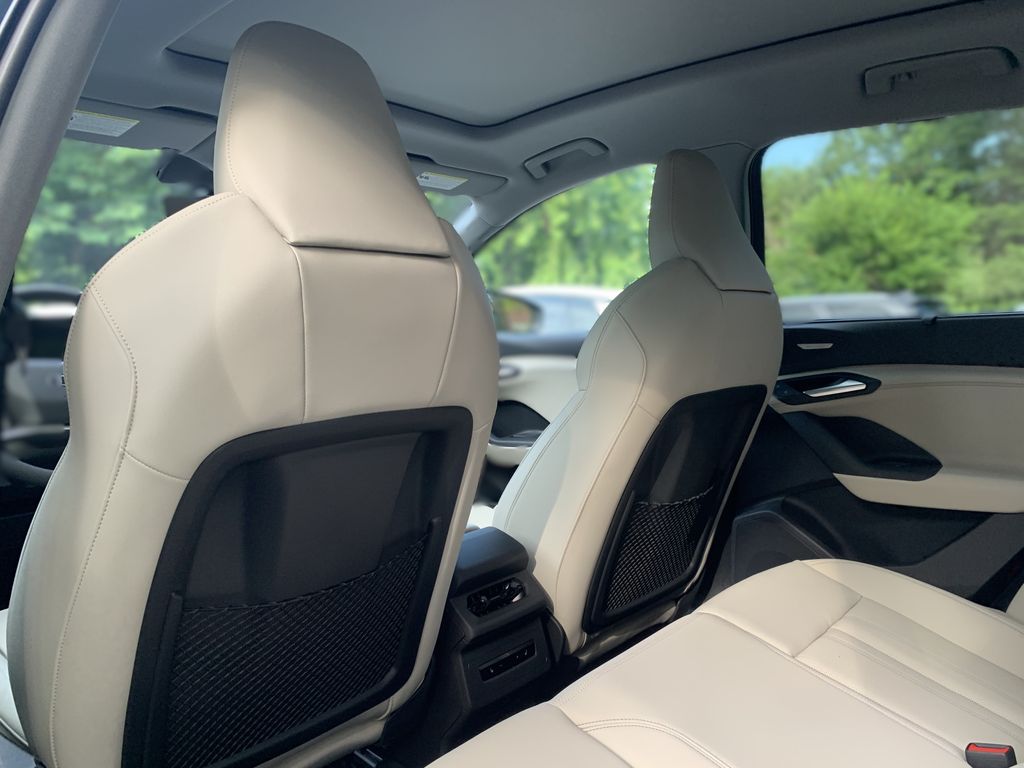 Thumbnail: 2025 Audi Q6 e-tron - 15
