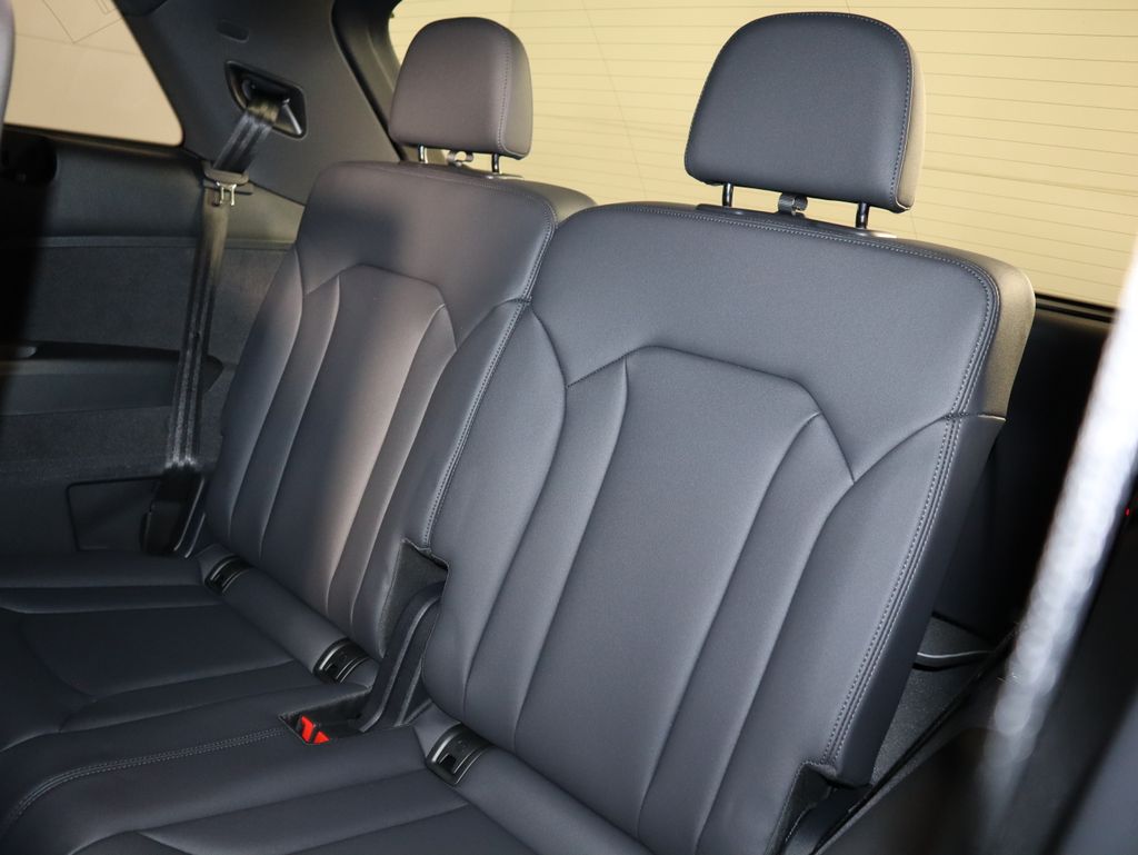 Thumbnail: 2026 Audi Q7 - 26