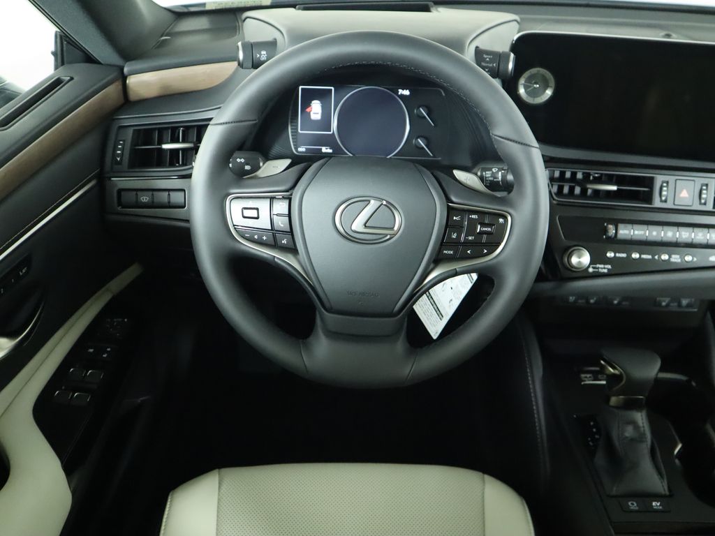 2025 Lexus ES Hybrid 300h 11