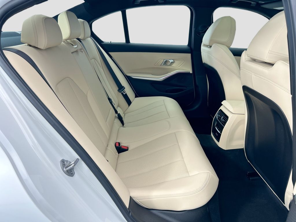 Thumbnail: 2025 BMW 3 Series - 21