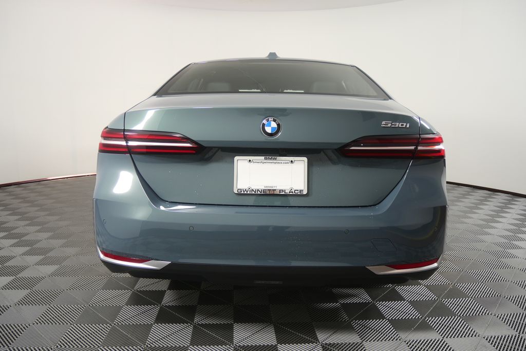 Thumbnail: 2026 BMW 5 Series - 4