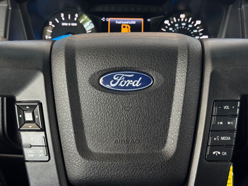 2017 Ford Expedition XLT - 6