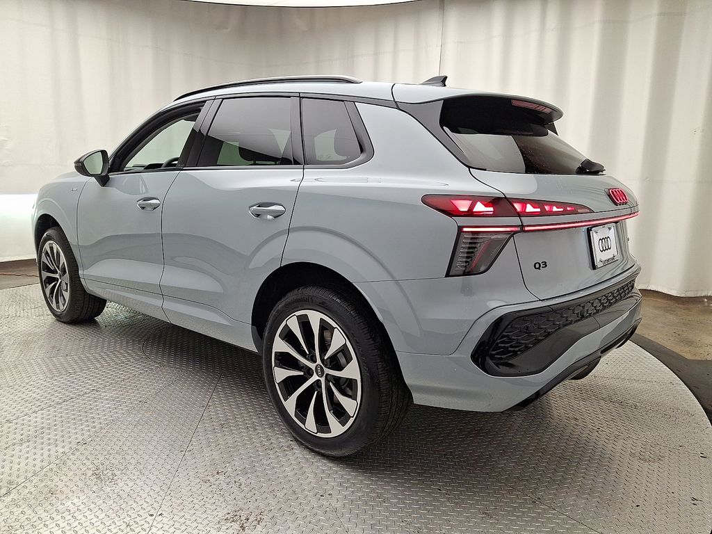 Thumbnail: 2026 Audi Q3 - 4