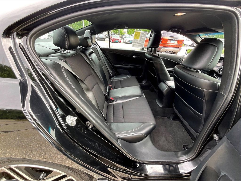 2016 Honda Accord — photo 16