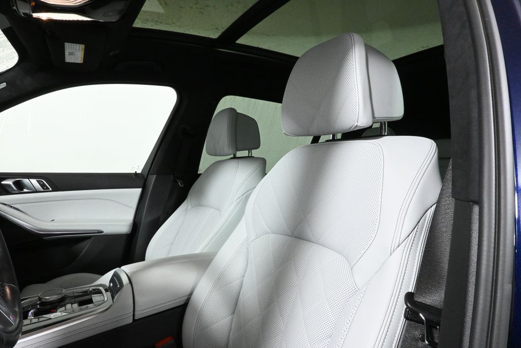 2023 BMW X7 xDrive40i 4