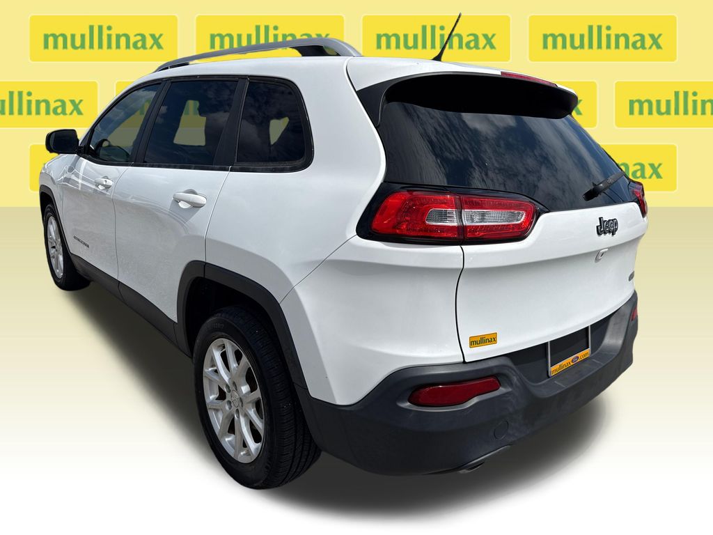 Used 2016 White Jeep Latitude image 8