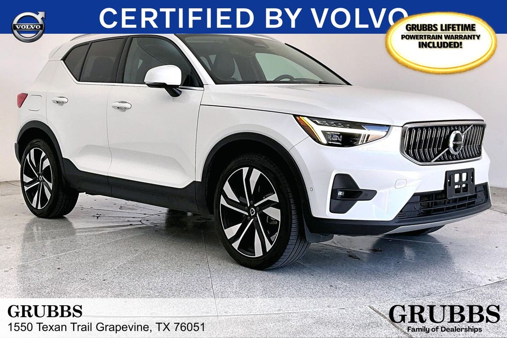 2024 Volvo XC40 B5 Ultimate Bright Theme AWD