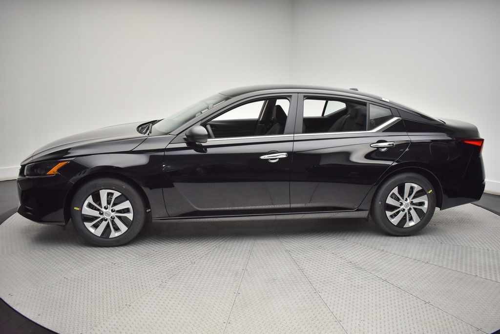 Thumbnail: 2025 Nissan Altima - 8