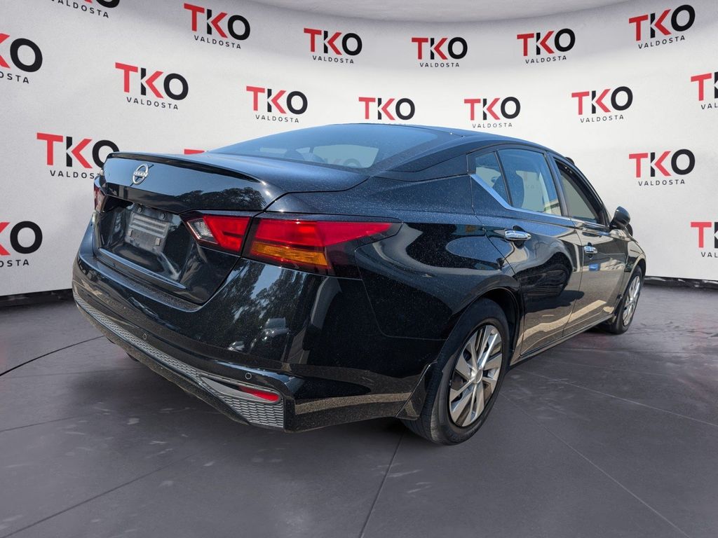 Used 2024 Nissan Altima Sedan