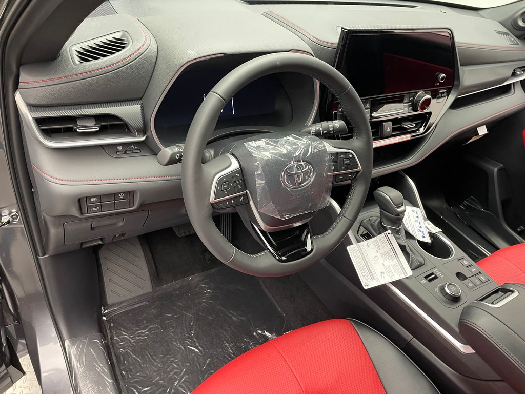 Thumbnail: 2025 Toyota Highlander - 11