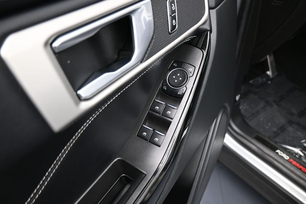 2023 Ford Explorer ST - Photo 13