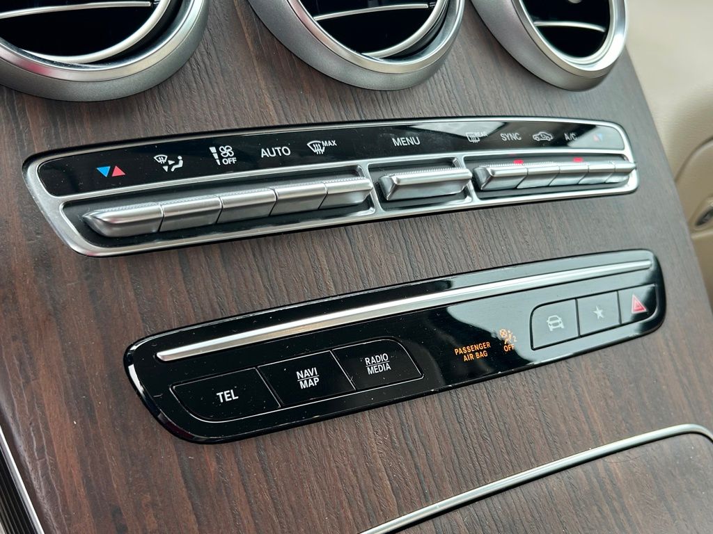 Used 2022  Mercedes-Benz GLC 300 image 26