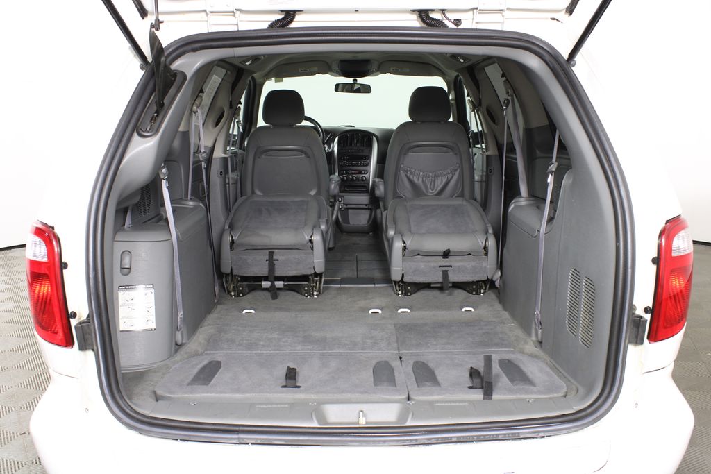 Used 2006 Chrysler Town & Country for sale in 