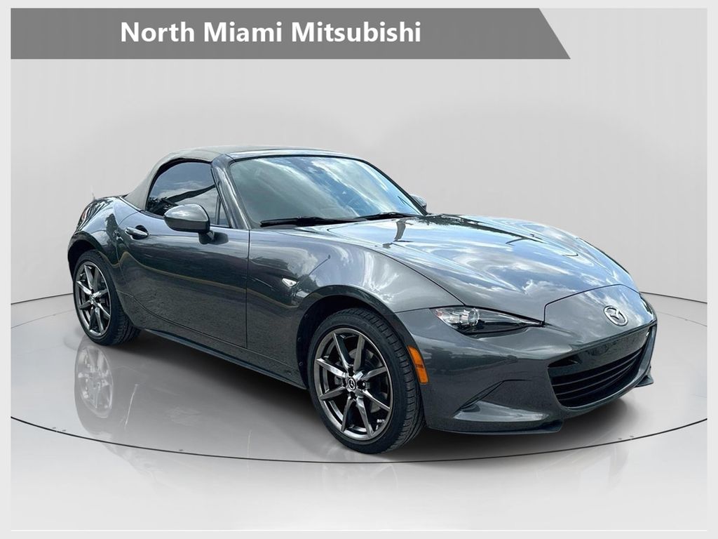 Machine Gray Metallic 2020 Mazda MX-5 Miata Convertible Rear-Wheel Drive 6-Speed Manual
