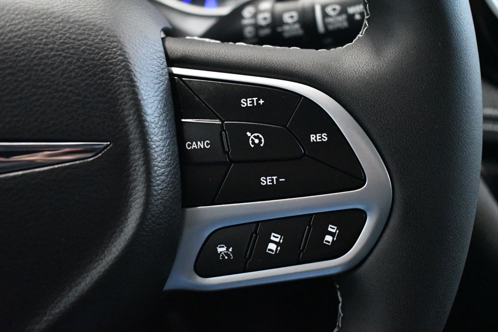 Used 2026 Black Chrysler Select image 33