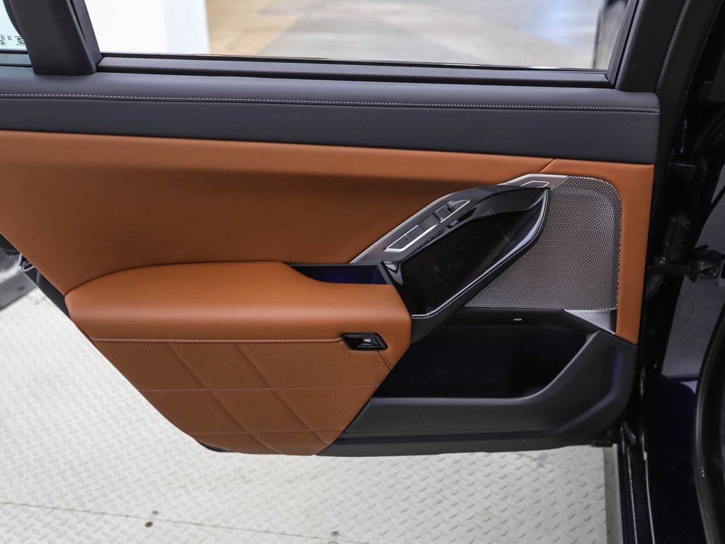 Thumbnail: 2024 BMW 7 Series - 18