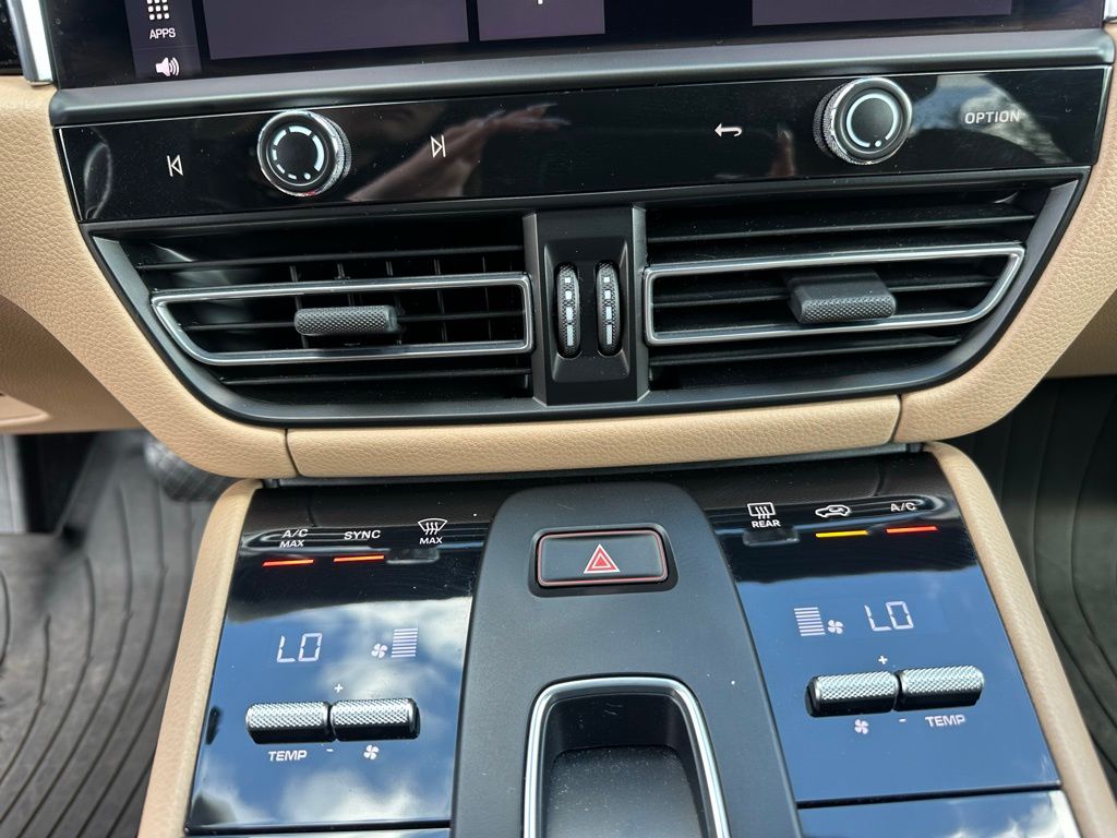 Thumbnail: 2024 Porsche Macan - 25