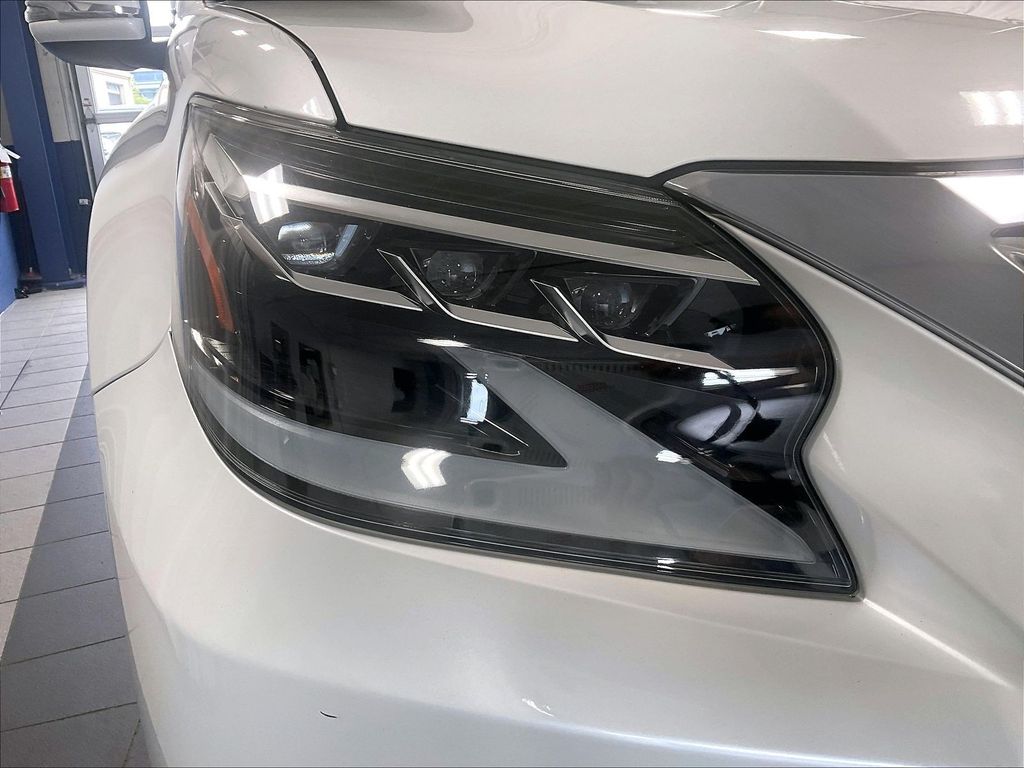 2022 Lexus GX — photo 34