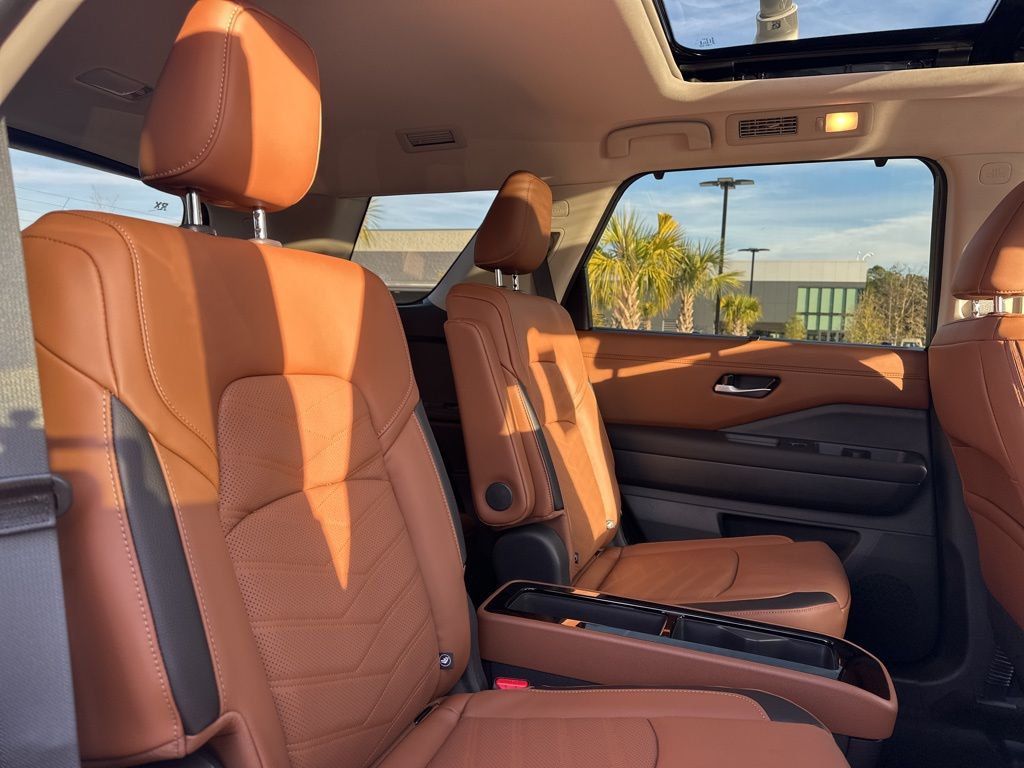 2025 Boulder Gray Pearl Nissan Pathfinder Platinum FWD SUV