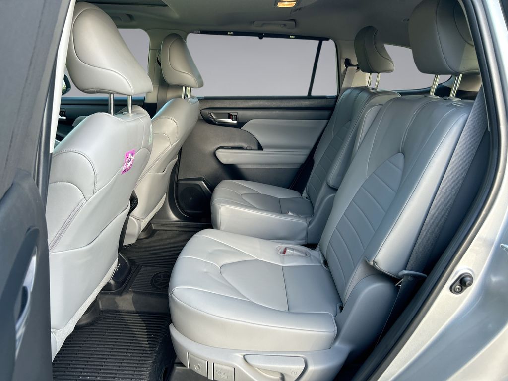 Thumbnail: 2023 Toyota Highlander - 30