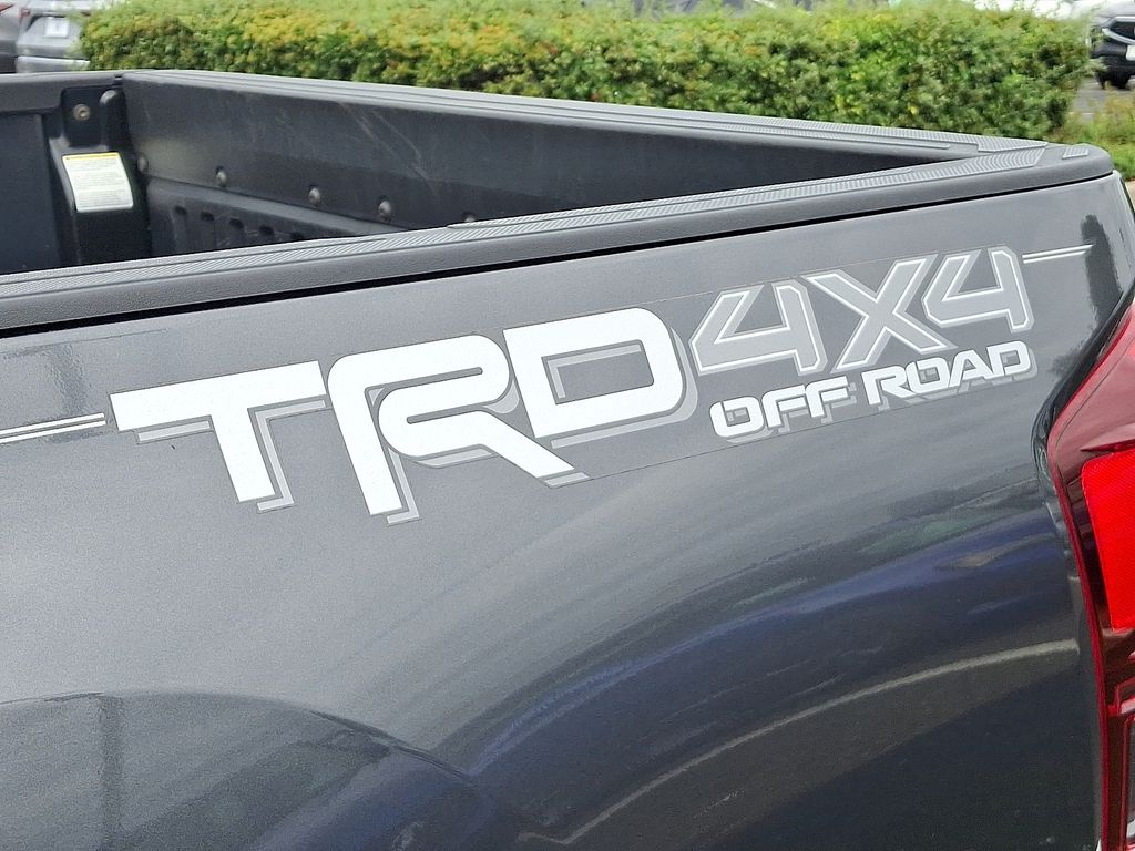 Thumbnail: 2019 Toyota Tacoma - 32