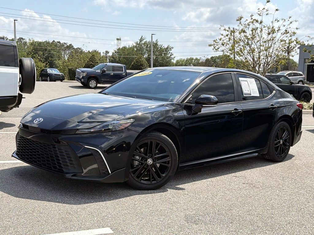 2025 Toyota Camry SE FWD