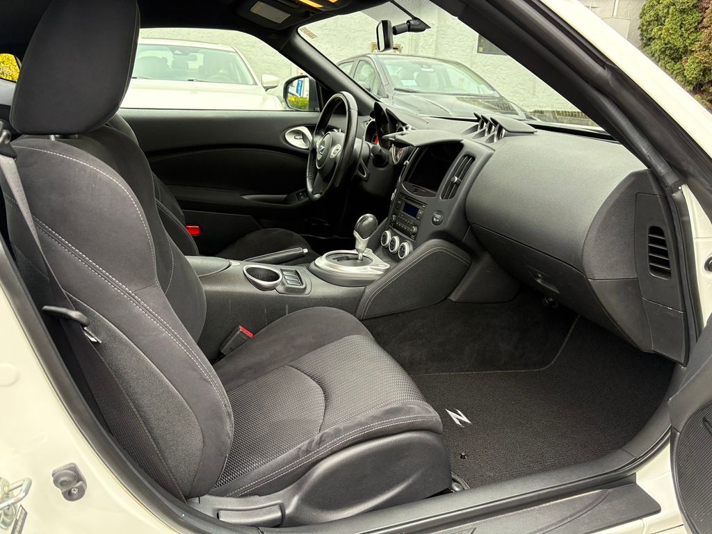 2017 Nissan 370Z Sport