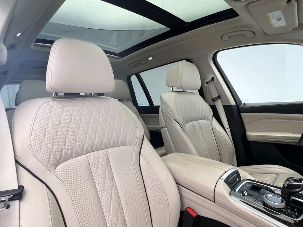 Thumbnail: 2021 BMW X7 - 7